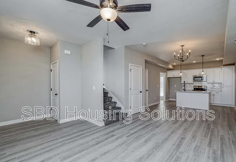 27301 E Oak View Dr — Photo 2