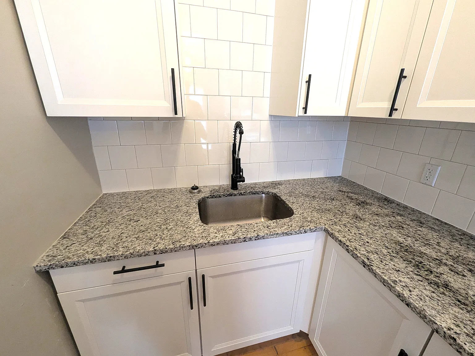 1 bed, 700 sqft, $1,275 — Photo 1
