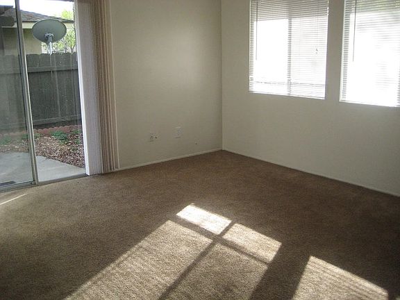 Great new flooring and glass sliding door to Patio for barbecue! (Propane or electric BBQ only)