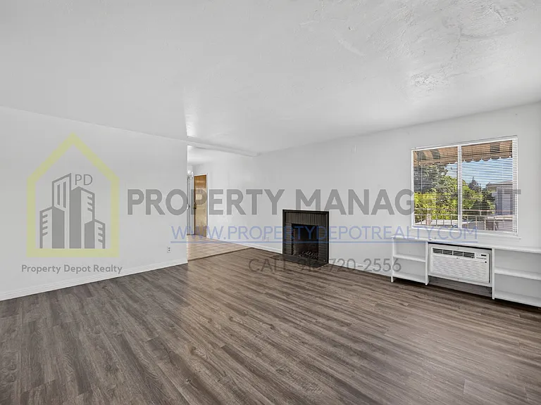 4411 Del Rio Rd #4 — Photo 4