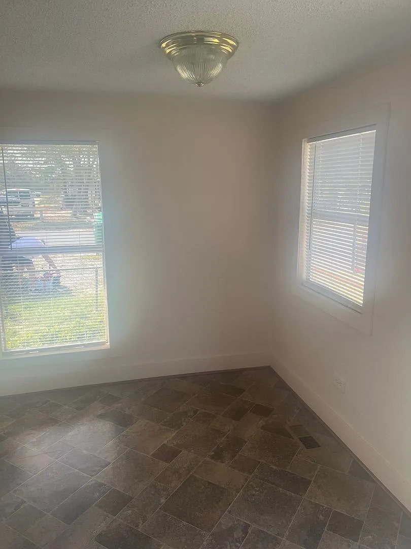 2-Bedroom/ 1-Bath-Mobile Home $1,100/ Mo. — Photo 2