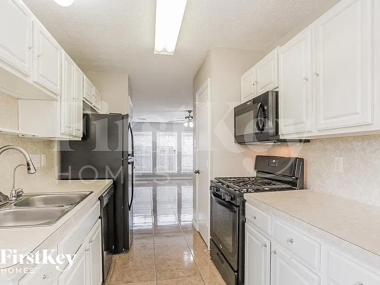 3218 Red Cedar Dr — Photo 6