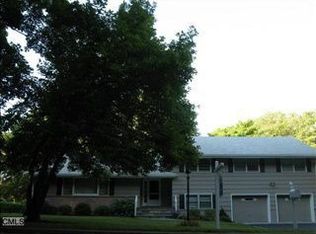 137 Bailey Rd, Fairfield, CT 06825