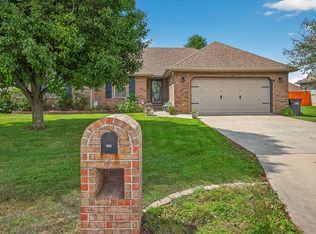 204 E Cypress St, Clever, MO 65631