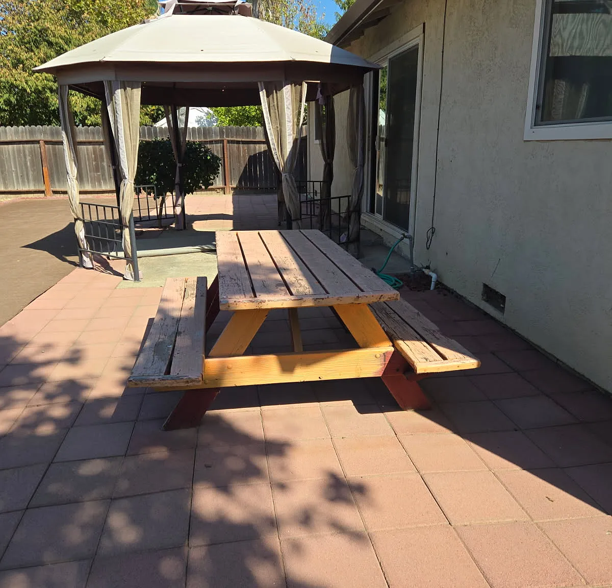 3 bed, 1148 sqft, $2,400 — Photo 1