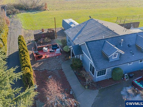 3rd image of 1005 Foxglove Ln