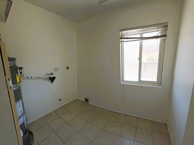 4442 E Addington Dr — Photo 17
