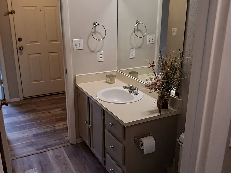 3500 Rolling Green Dr #J40 — Photo 6