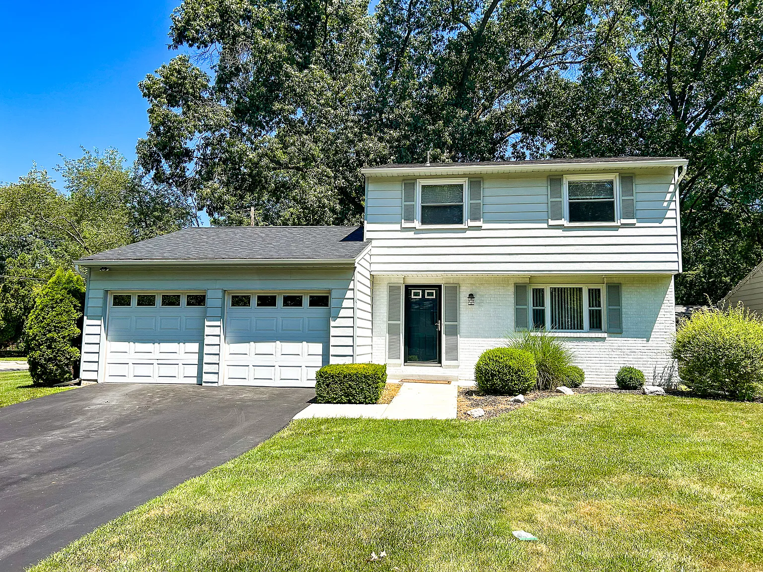 3 bed, 1.5 bath, 1304 sqft, $2,300 — Photo 3