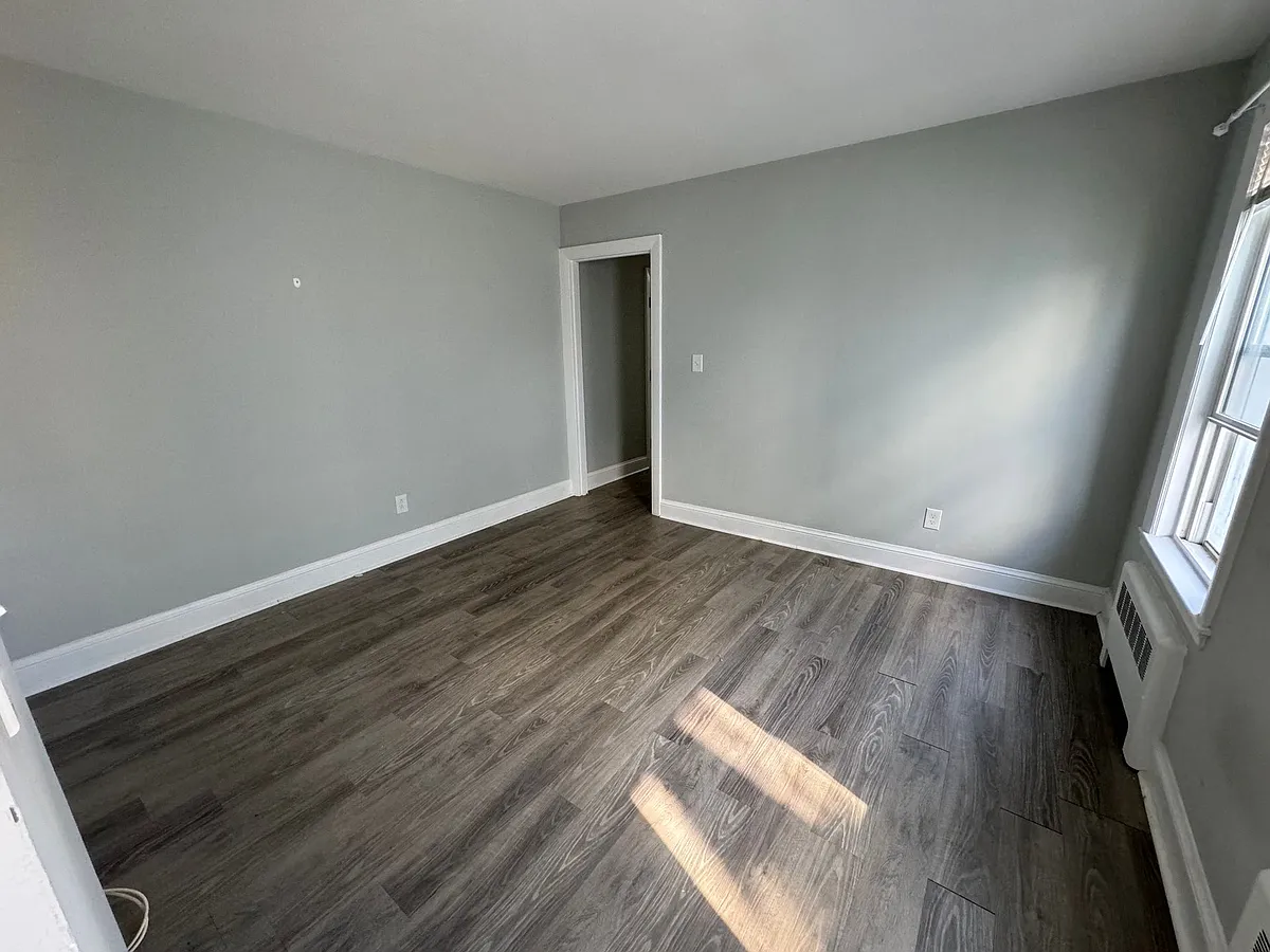 Photo 2 of 12 - 90 Winthrop Shore Dr #3R - Winthrop, MA Building Photo - 90 Winthrop Shore Dr #3R
