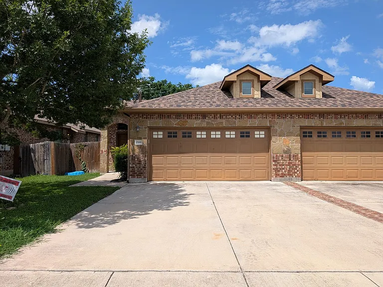 298 Rosalie Dr — Photo 2