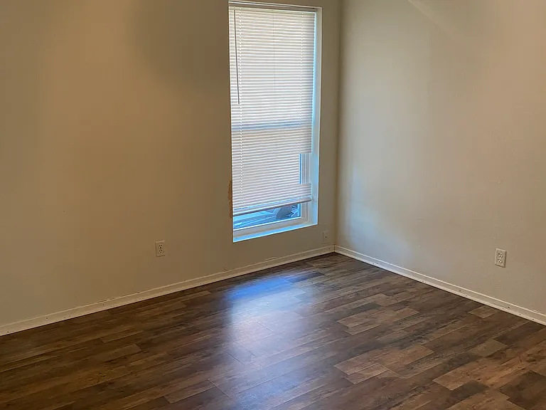 700 E Austin St #B — Photo 3