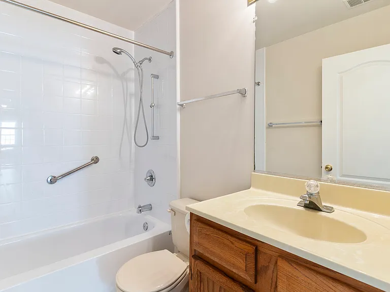 2427 Grantham Ct — Photo 27