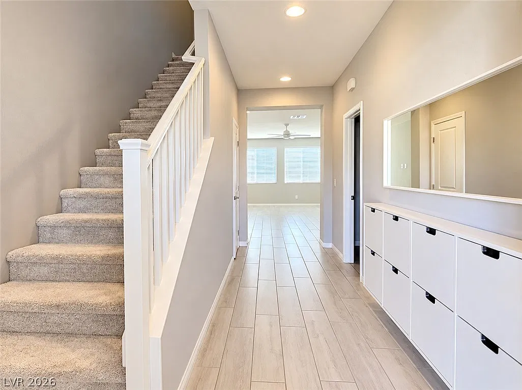 3 bed, 2.5 bath, 2299 sqft, $2,295 — Photo 2