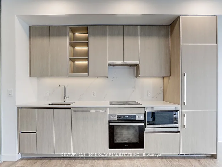 25 McMahon Dr #601 — Photo 16