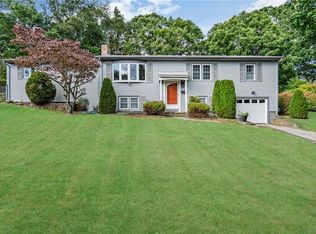 154 Dahlia Dr, North Kingstown, RI 02852