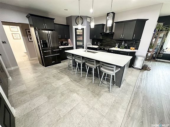 2nd image of 1 Lloyd Avenue