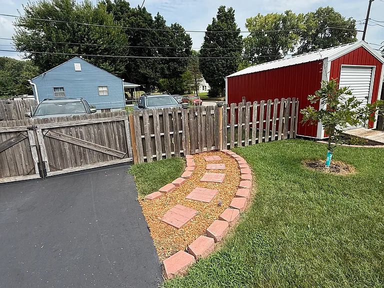 2225 E Spring St — Photo 12