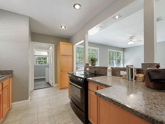 4th image of 2872 Claire Ln
