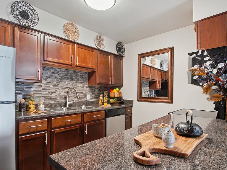 Emerald Pointe Apartment Homes — Photo 10