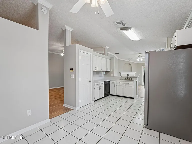 1219 Stern Way — Photo 15