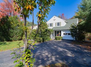 207 Consaul Rd, Albany, NY 12205