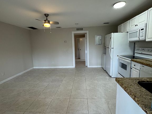 3rd image of 700 SW 15th Ave APT 6