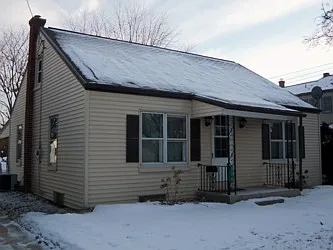320 Essex St photo 1