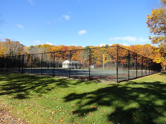Tennis Club close by