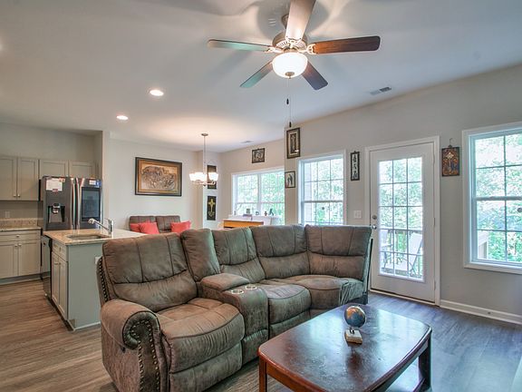 4th image of 716 Pippin Dr