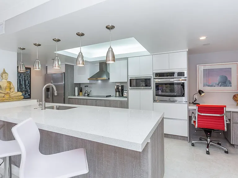2455 Lindell Blvd #3304 — Photo 3