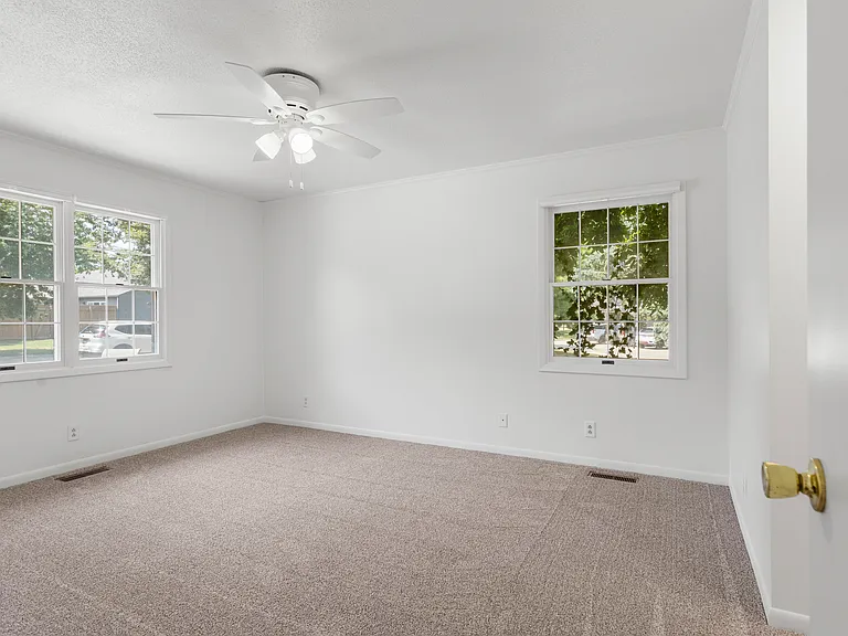 2114 Peach St — Photo 13