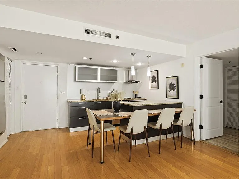 701 S Madison Ave #420 — Photo 8