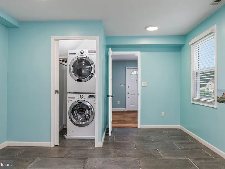 6823 Barrett Rd — Photo 14