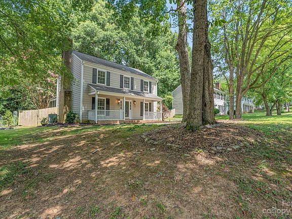 3rd image of 518 Sunnywood Ln