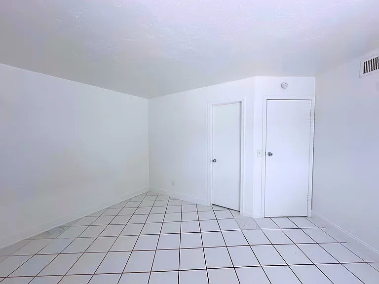 519 W Kalmia Dr — Photo 8