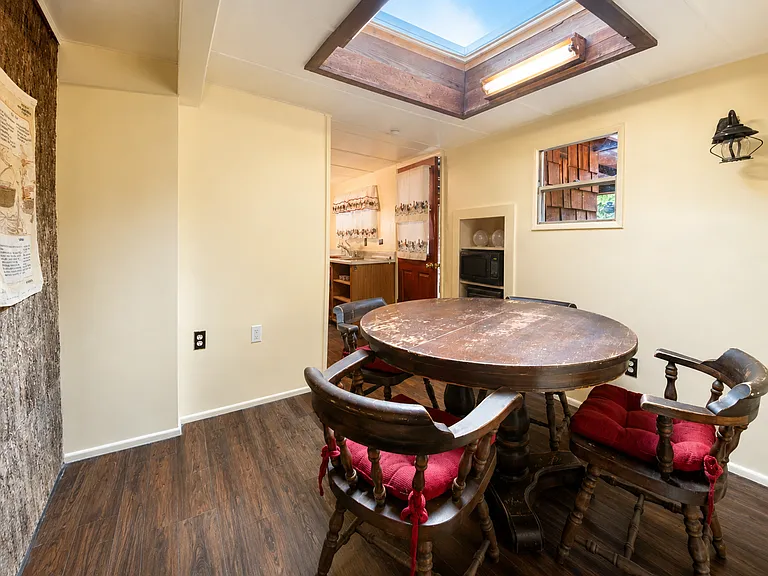 1704 Sycamore Dr — Photo 12