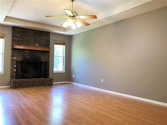 5th image of 2 Benwick Ln