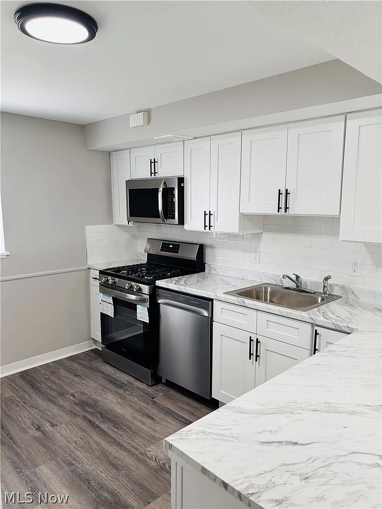 2 bed, 800 sqft, $1,500 — Photo 2