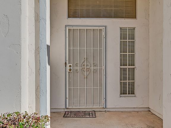 3rd image of 3418 W Frankfurt Dr