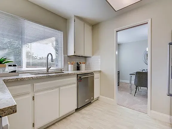 1141 Summertree Ct — Photo 13