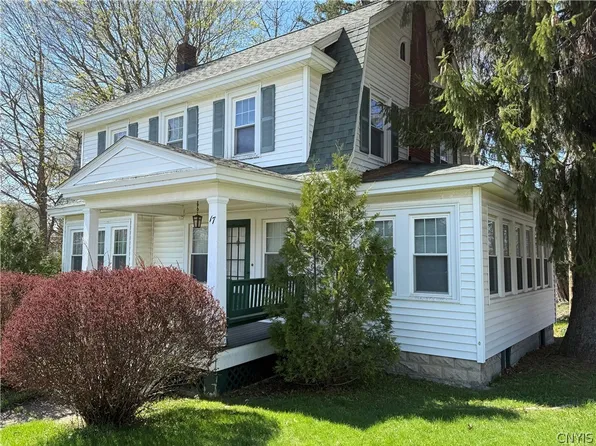17 Niagara St, Pulaski, NY 13142