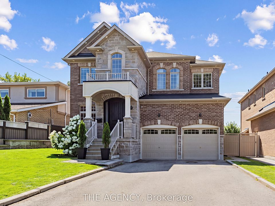 1st image of 576 Oakwood Dr