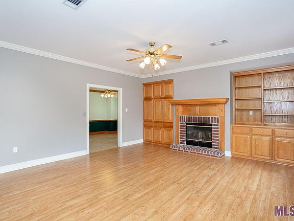 4th image of 18512 White Oak Dr