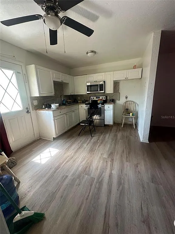 2 bed, 1.0 bath, 889 sqft, $1,300 — Photo 2