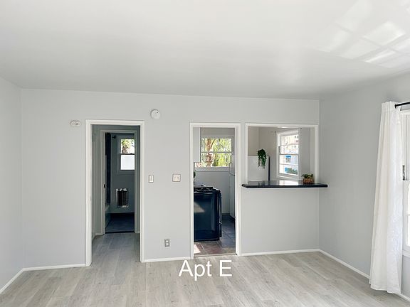 3rd image of 2024 Argyle Ave APT E