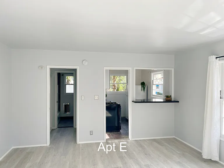 2024 Argyle Ave #E — Photo 3