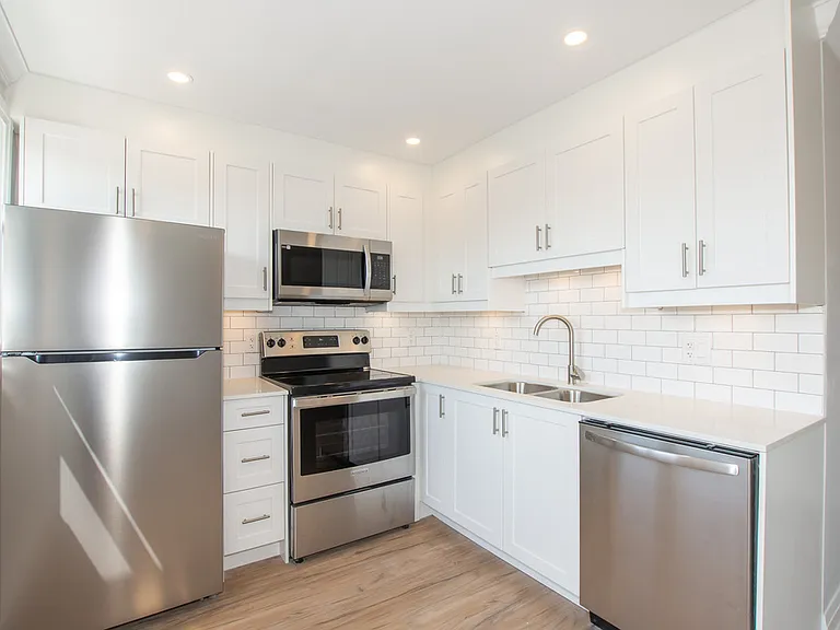 81 Empire St #10 — Photo 6