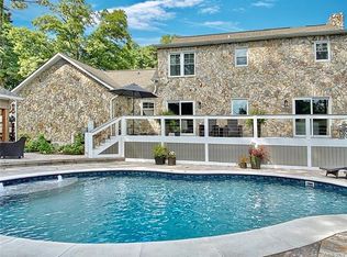 21413 Pinecrest Pl, Cornelius, NC 28031