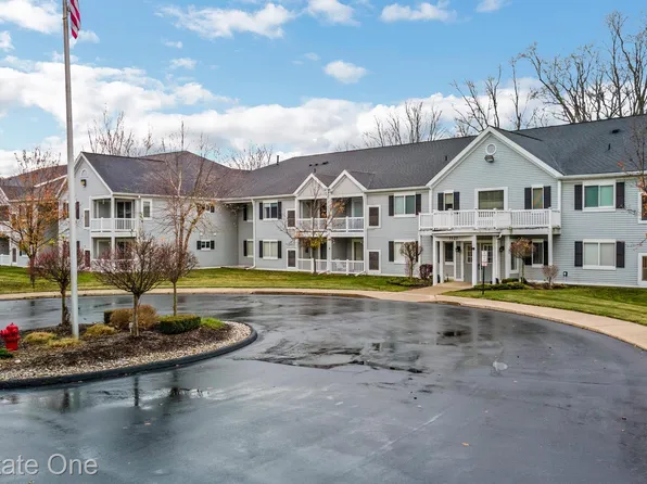 1127 S Lake Dr Unit 214, Novi, MI 48377